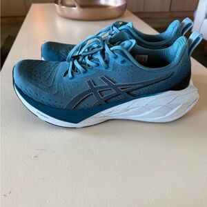 ASICS Novablast 4 Men’s 10.5